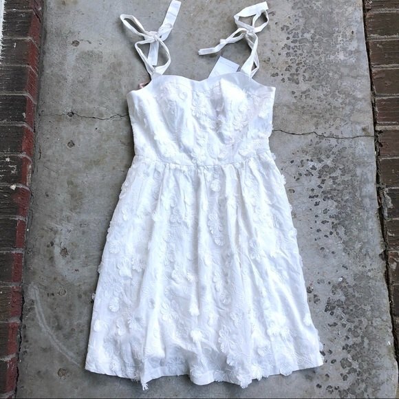 Gal Meets Glam Trudy Dress White Tonal Floral Applique Fit and Flare 8 NWT - Picture 2 of 10